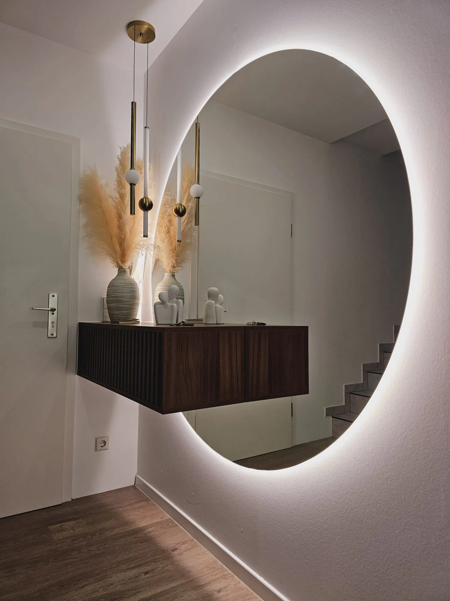 Console en noyer avec miroir rétroéclairé