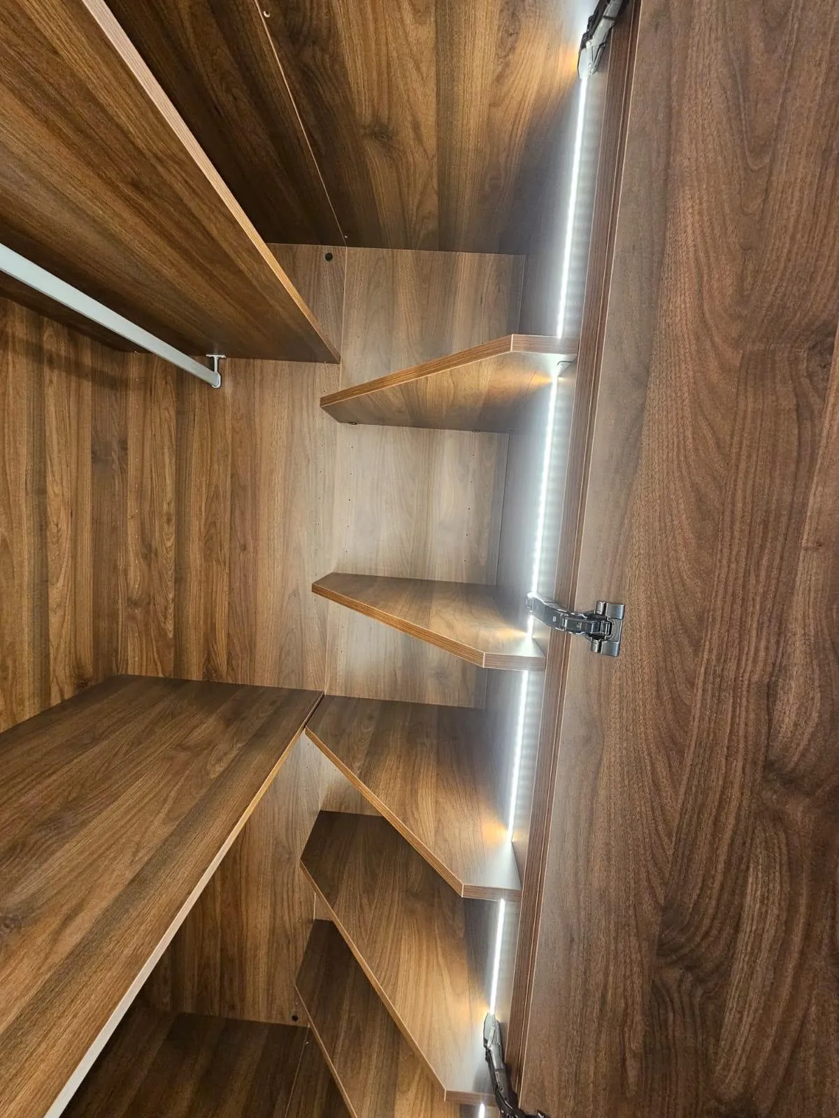 Couloir dressing en noyer