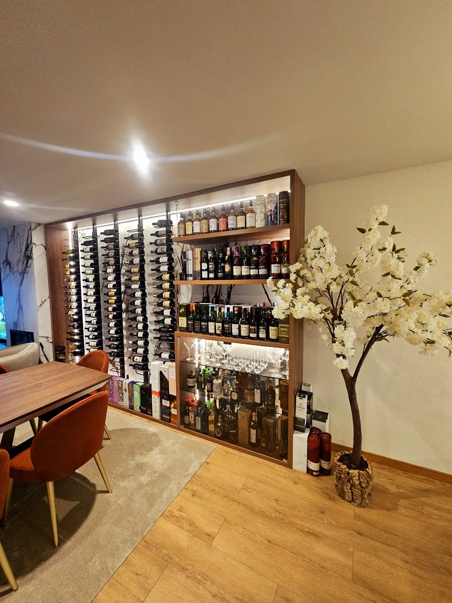 Meuble bar et cave à vin en noyer