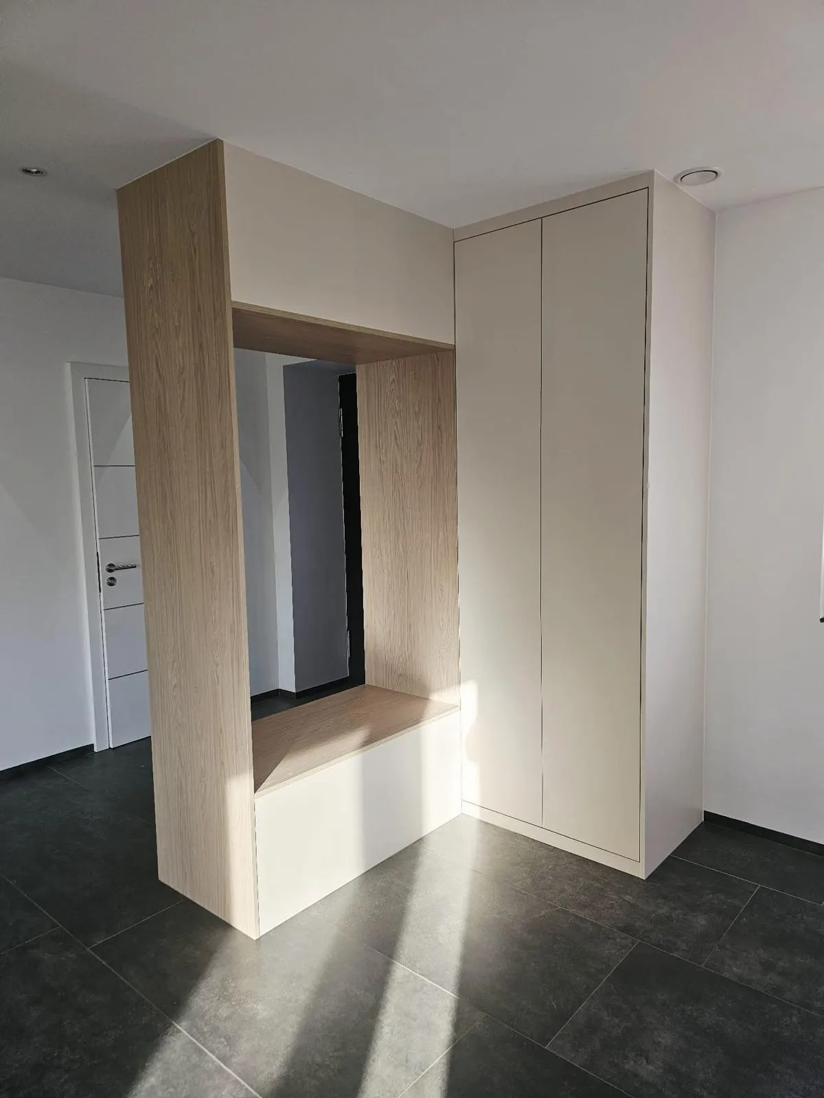 Meuble d'entrée chêne et blanc avec miroir intégré