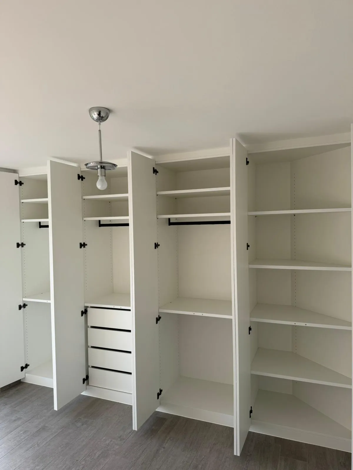 Meuble multimédia minimaliste en chêne