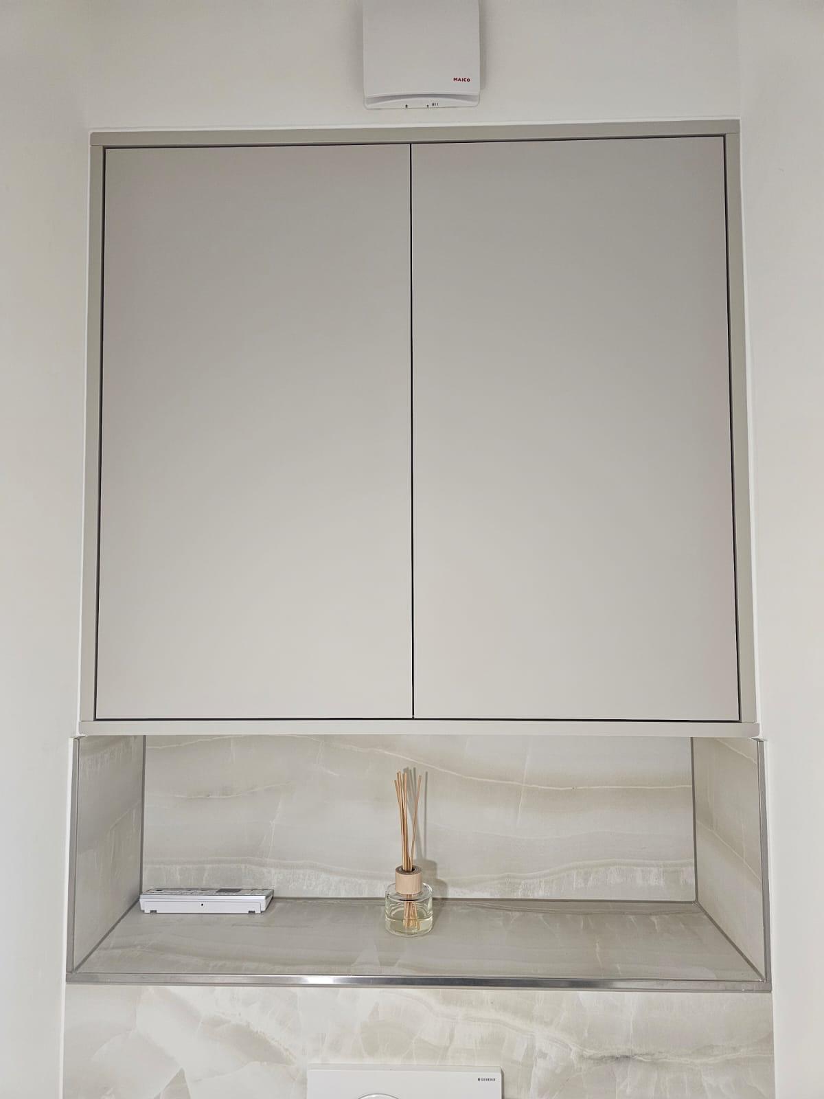 Rangement salle de bain avec niche décorative