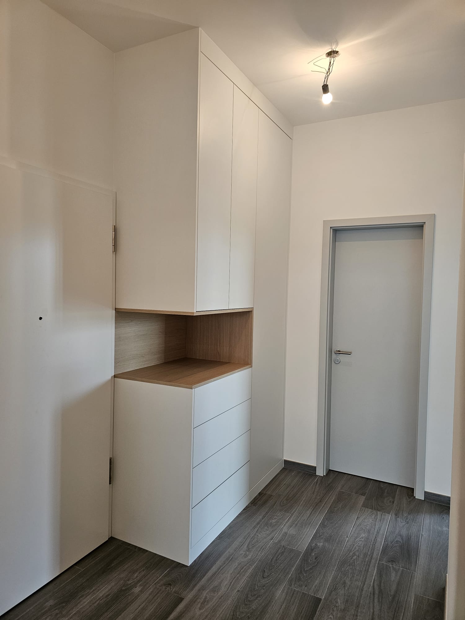 Meuble TV flottant avec bibliothèque éclairée