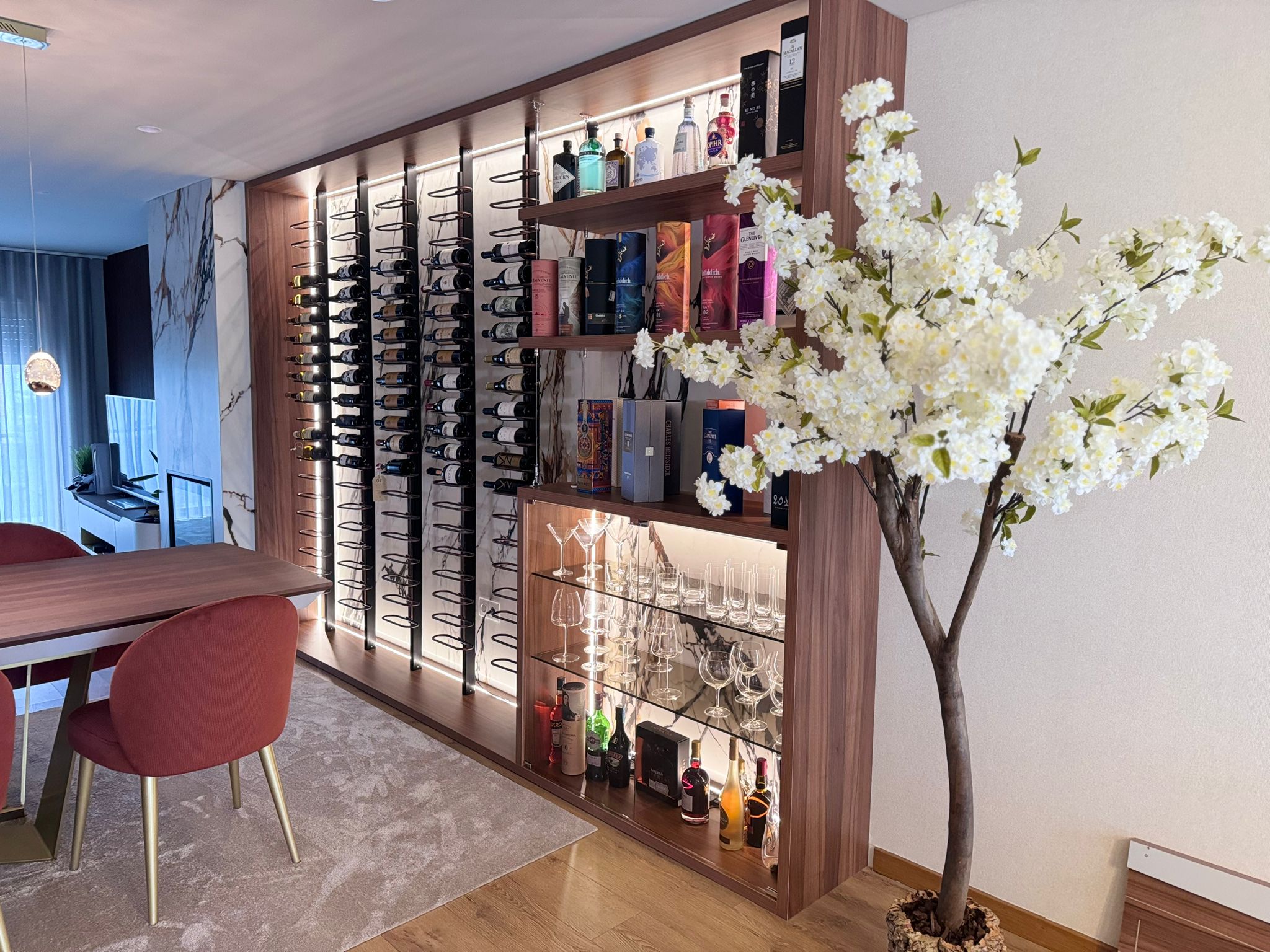 Bibliothèque bar en noyer avec éclairage LED